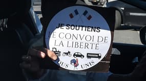 Départ d'un "convoi de la liberté" pour protester contre les restrictions saniraires le 9 février 2022 à Bayonne