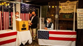 Dixville Notch, un village de 12 habitants de l'État américain du New Hampshire, a lancé le jour du scrutin mardi à minuit en votant à l'unanimité pour le candidat démocrate Joe Biden.