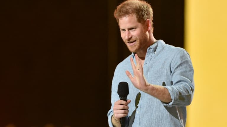 Le prince Harry sur la scène du concert "Vax Live" à Inglewood, en Californie le 2 mai 2021