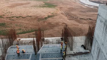 Le barrage devrait commencer à produire de l'électricité d'ici fin 2020 et être complètement opérationnel d'ici à 2022.