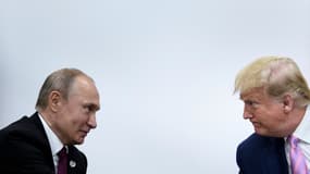 Donald Trump assiste à une réunion avec Vladimir Poutine lors du sommet du G20 à Osaka le 28 juin 2019.