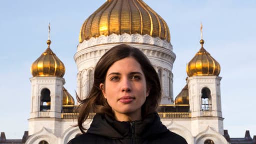 L'activiste Nadejda Tolokonnikova vendredi à Moscou, devant la cathédrale Saint-Saveur où elle avait chanté une prière anti-Poutine en 2012.