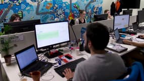 Des salariés dans un open-space (photo d'illustration)