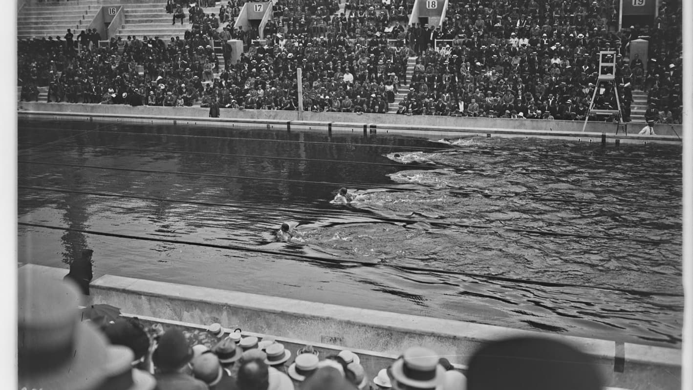 Le départ du 200 mètres brasse, le 17 juillet 1924.

