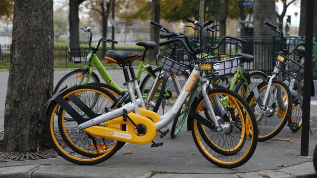 Les opérateurs de vélo en libre-service ont signé une charte de bonne conduite à la mairie de Paris.