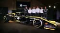 Nick Chester pose au côté de Daniel Ricciardo
