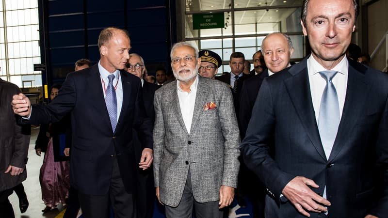 Thomas Enders, patron d'Airbus et Narendra Modi, premier ministre indien, lors d'une visite à Blagnac en avril 2015.