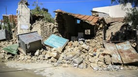 Une maison détruite après un tremblement de terre, le 27 septembre 2021, à Arkalochori, sur l'île grecque de Crète