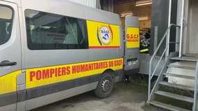 Un véhicule des pompiers humanitaires du GSCF (groupe de secours catastrophe français).