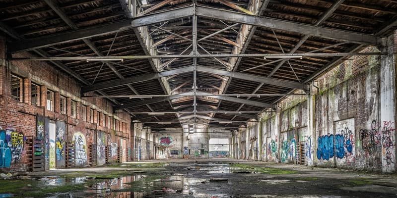 Illustration d'une usine à l'abandon