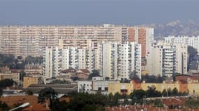 Le Qatar va aider les banlieues françaises pauvres à créer des entreprises en contribuant à un fonds approuvé par le nouveau gouvernement socialiste. /Photo prise le 6 septembre 2012/REUTERS/Jean-Paul Pélissier