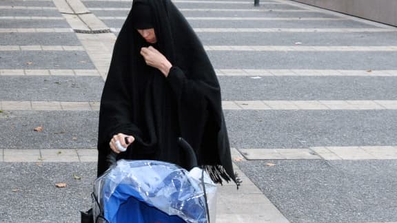 Souad, la soeur de Mohamed Merah à Toulouse fin décembre 2012.