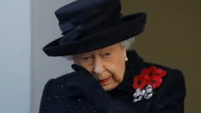 La reine Elizabeth II lors de la cérémonie du dimanche du Souvenir au cénotaphe de Whitehall dans le centre de Londres le 10 novembre 2019