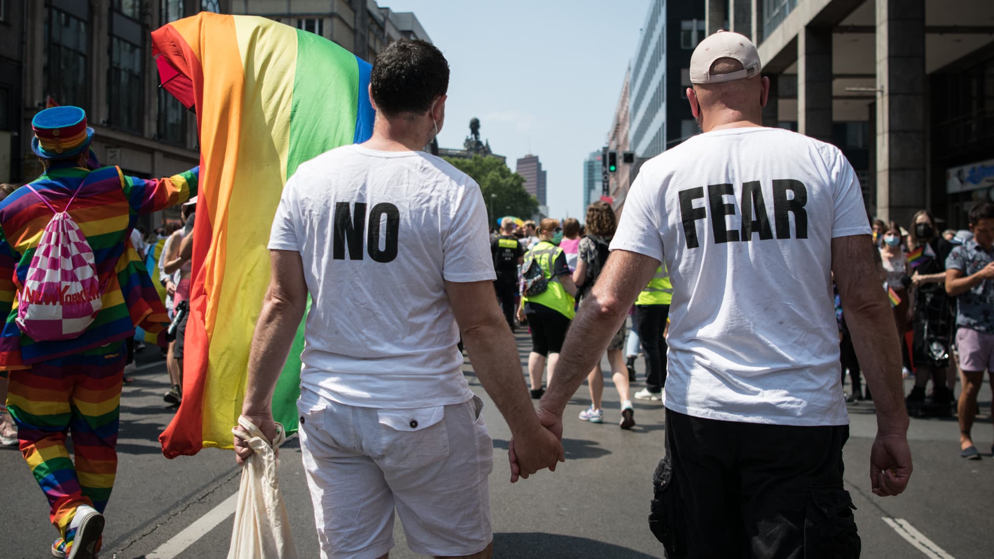 eine zentrale katholische LGBT+-Schriftart, die herauskommt und die „Diskriminierung“ der Église anprangert
