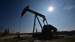 Un puits de pétrole en fonctionnement à Taft, dans le comté de Kern, en Californie, le 21 septembre 2023. 