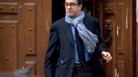 Aquilino Morelle quitte le QG de campagne du candidat François Hollande à l'élection présidentielle, le 9 mai 2012 à Paris.