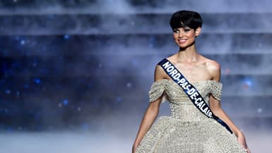 Miss France 2024, Eve Gilles (Miss Nord-Pas-de-Calais), à Dijon, le 16 décembre 2023.