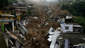 Les dégâts provoqués par des glissements de terrain et des inondations à Petropolis, le 16 février 2022 au Brésil