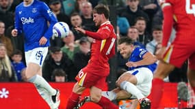 James Tarkowski et Alexis Mac Allister lors de Liverpool-Everton, le 02/04/2025