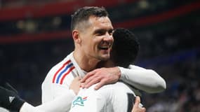 Dejan Lovren tout sourire pendant un match de l'OL en février 2023