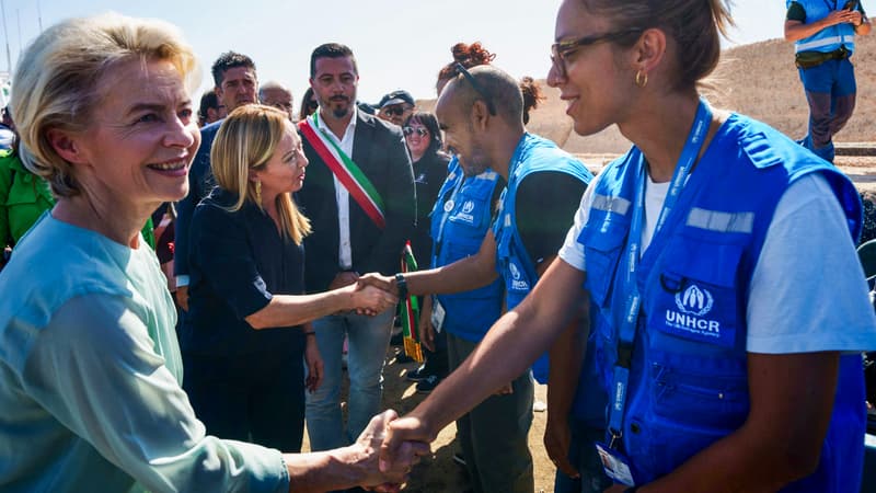 La présidente du Conseil italien Giorgia Meloni et la présidente de la Commission européenne, Ursula von der Leyen, à Lampedusa, le 17 septembre. 
