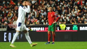 Cristiano Ronaldo hagard lors de Portugal-Serbie