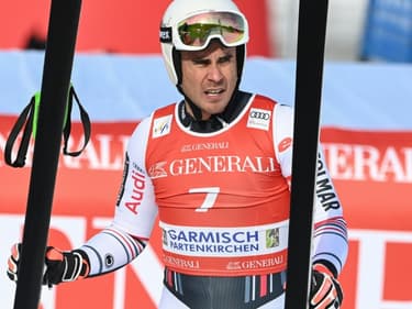 Le Français Johan Clarey, à l'arrivée de la descente de Coupe du monde, le 5 février 2021 à Garmisch-Partenkirchen (Allemagne)