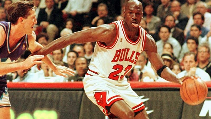 NBA: des baskets portées par Jordan vendues 1,5 million de dollars, un record