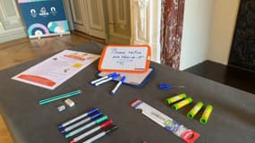 Le kit des fournitures scolaires offert par la ville de Paris aux élèves de CP.