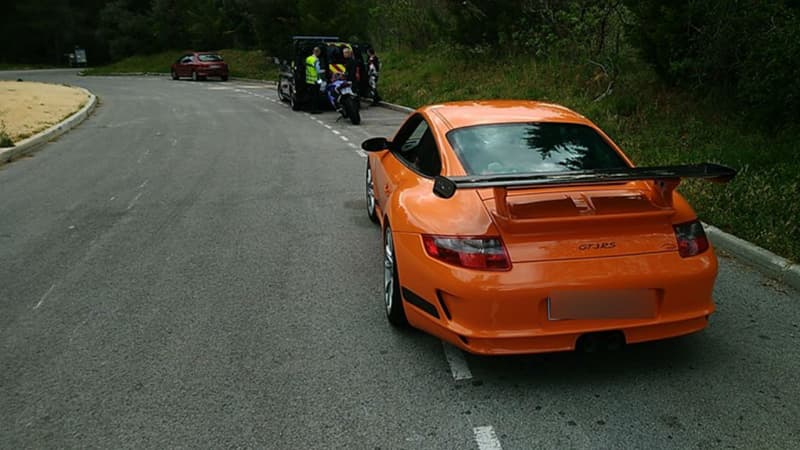 La Porsche 911 GT3RS arrêtée par les gendarmes.
