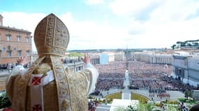 Le pape Benoît XVI a lancé dimanche un appel à la fin immédiate des violences en Syrie à l'occasion de son traditionnel message pascal "urbi et orbi". Le souverain pontife, qui aura 85 ans le 16 avril, a délivré une bénédiction plus courte qu'à l'accoutum