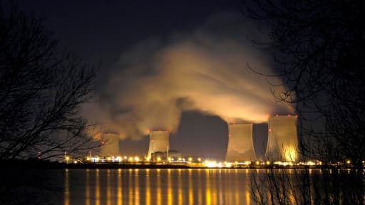 Les centrales nucléaires françaises devraient être autorisées à fonctionner pendant cinquante ans, au lieu des quarante prévus.