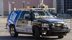 C'était déjà en 2008, une Chevrolet Tahoe équipée de LiDAR, de radars et de cameras lors du Consumer Electronics Show de Las Vegas.