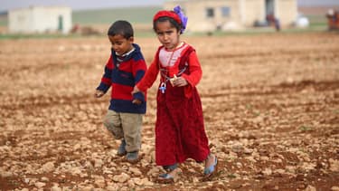 Des enfants syriens ayant fui leur village, photographiés le 4 mars 2017.