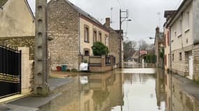 La Sarthe a débordé à Alençon après de fortes pluies dans la nuit du 3 au 4 janvier 2024.