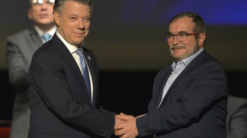 Juan Manuel Santos, le président colombien, estime que le prix Nobel de la Paix a donné une "impulsion décisive" au nouvel accord de paix avec les Farc.