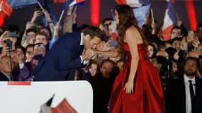 Macron salue la cantatrice Farrah El Dibany