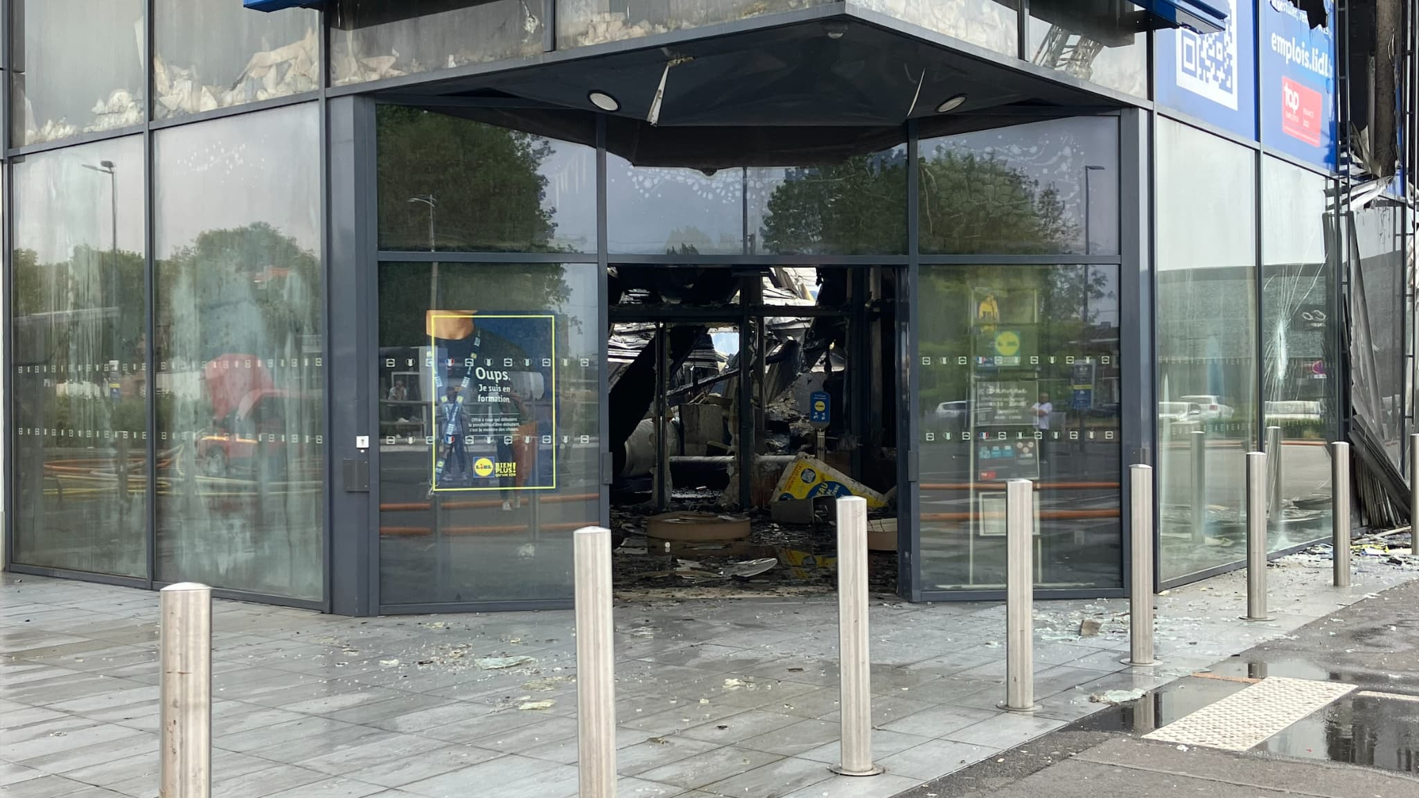 Un magasin Lidl incendié et dégradé le 29 juin 2023 à Wattrelos (Nord) à la suite de la mort de Nahel tué par un tir de policier Un magasin Lidl incendié et dégradé le 29 juin 2023 à Wattrelos (Nord) à la suite de la mort de Nahel tué par un tir de policier