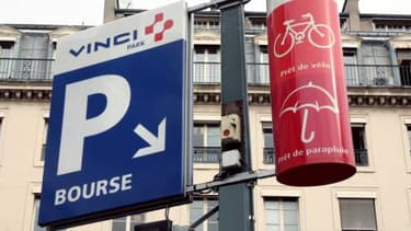 Les Sénateurs reprochent à ces contrats d'être conclus essentiellement avec des grands groupes, comme Vinci, au détriment des PME.