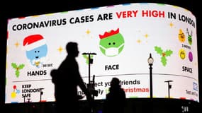 A Londres, les habitants sont avertis d'une circulation particulièrement importante du coronavirus. Ici le 19 décembre à Piccadilly Circus