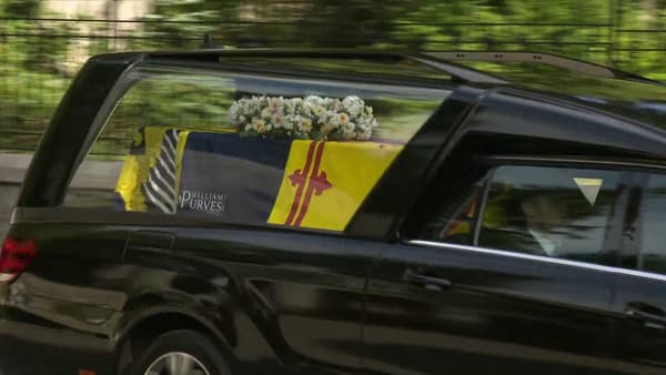 Le cercueil d'Elizabeth II quittant le château de Balmoral
