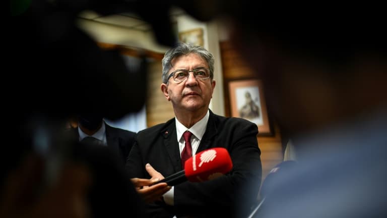 Le candidat LFI à la présidentielle française Jean-Luc Mélenchon à Saint-Denis de la Réunion, le 25 février 2022