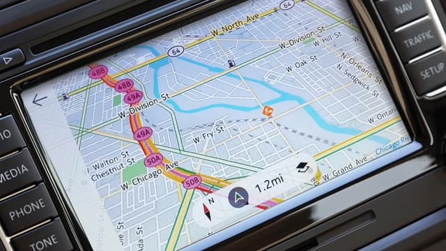 Audi (groupe Volkswagen), BMW et Daimler comptent déjà parmi les nombreux clients de Nokia Here, service peu connu du grand public, pour équiper en cartographie, les systèmes GPS intégrés à leur véhicule/