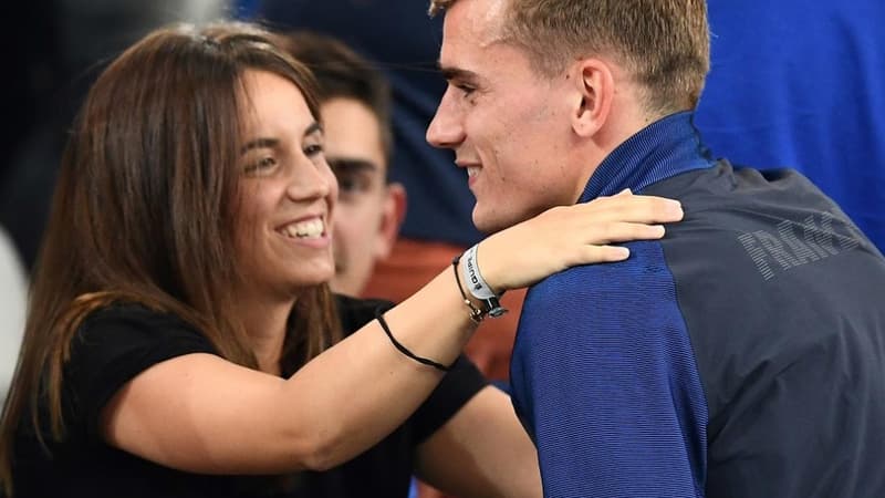 L'attaquant de l'équipe de France Antoine Griezmann et sa femme Erika Choperena, en juillet 2016.