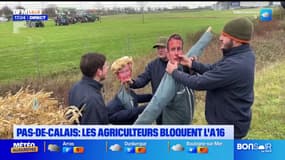 Pas-de-Calais: 80 tracteurs se sont réunis sur l'A16 entre Boulogne-sur-Mer et Calais