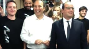 Xavier Niel accueillant François Hollande le 23 juillet dans son école.