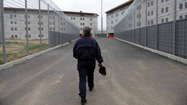A Béziers, plusieurs détenus radicalisés inquiètent les surveillants de prison.