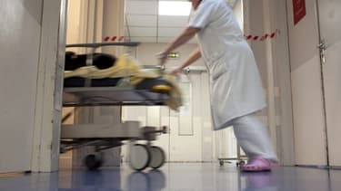 Infirmière à l'hôpital Tenon à Paris le 9 novembre 2010