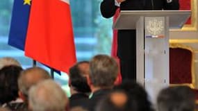 Nicolas Sarkozy a estimé mercredi en ouvrant la conférence annuelle des ambassadeurs que le retour de la France dans le commandement intégré de l'Otan avait été un élément "indispensable" de son rôle de pointe dans le soutien à l'insurrection libyenne. /P