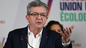 Le leader de LFI Jean-Luc Mélenchon lors de la présentation du programme de l'alliance Nupes, le 25 mai 2022 à Paris